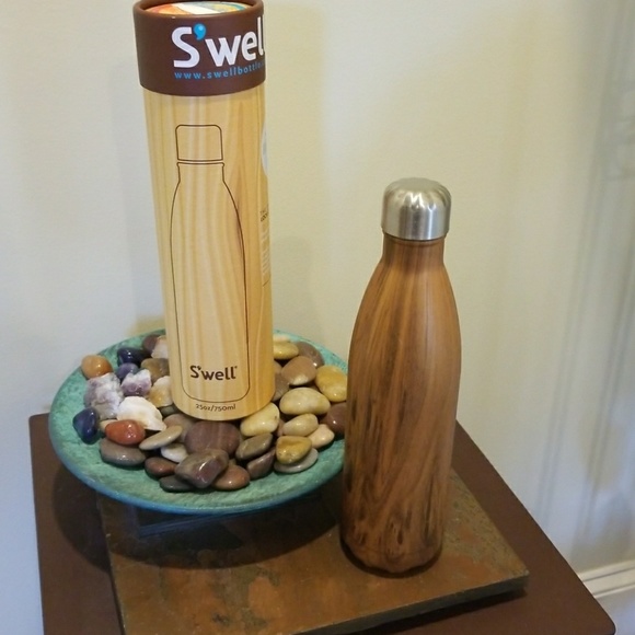 Swell Handbags - Swell 25 oz bottle teakwood NWT